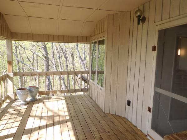 Asheville Bathroom Window seat from the outside